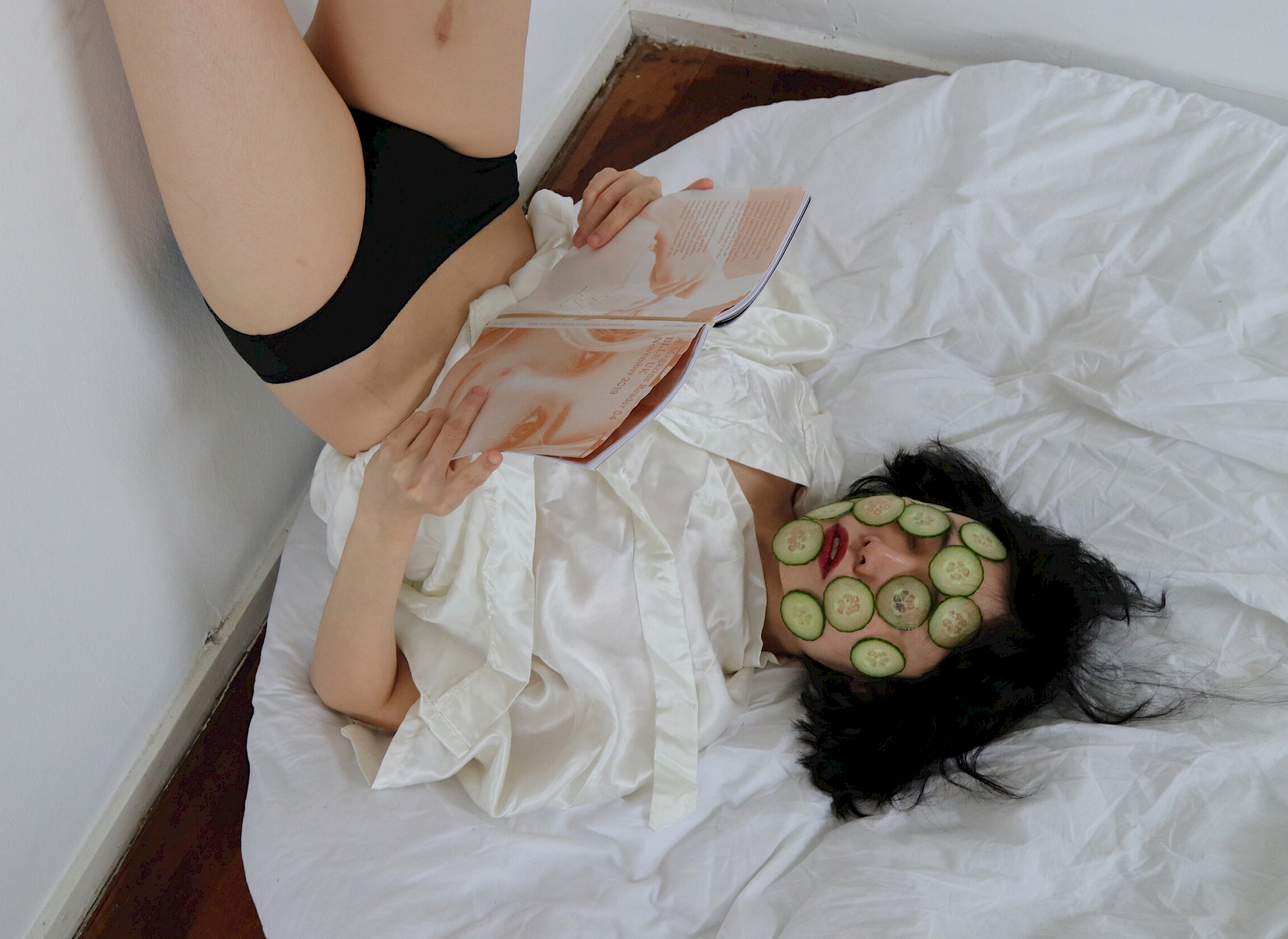 A Magazine Reader 04